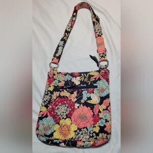 Vera Bradley cross body hyster bag shoulder purse quilted Zips Closed adjustable